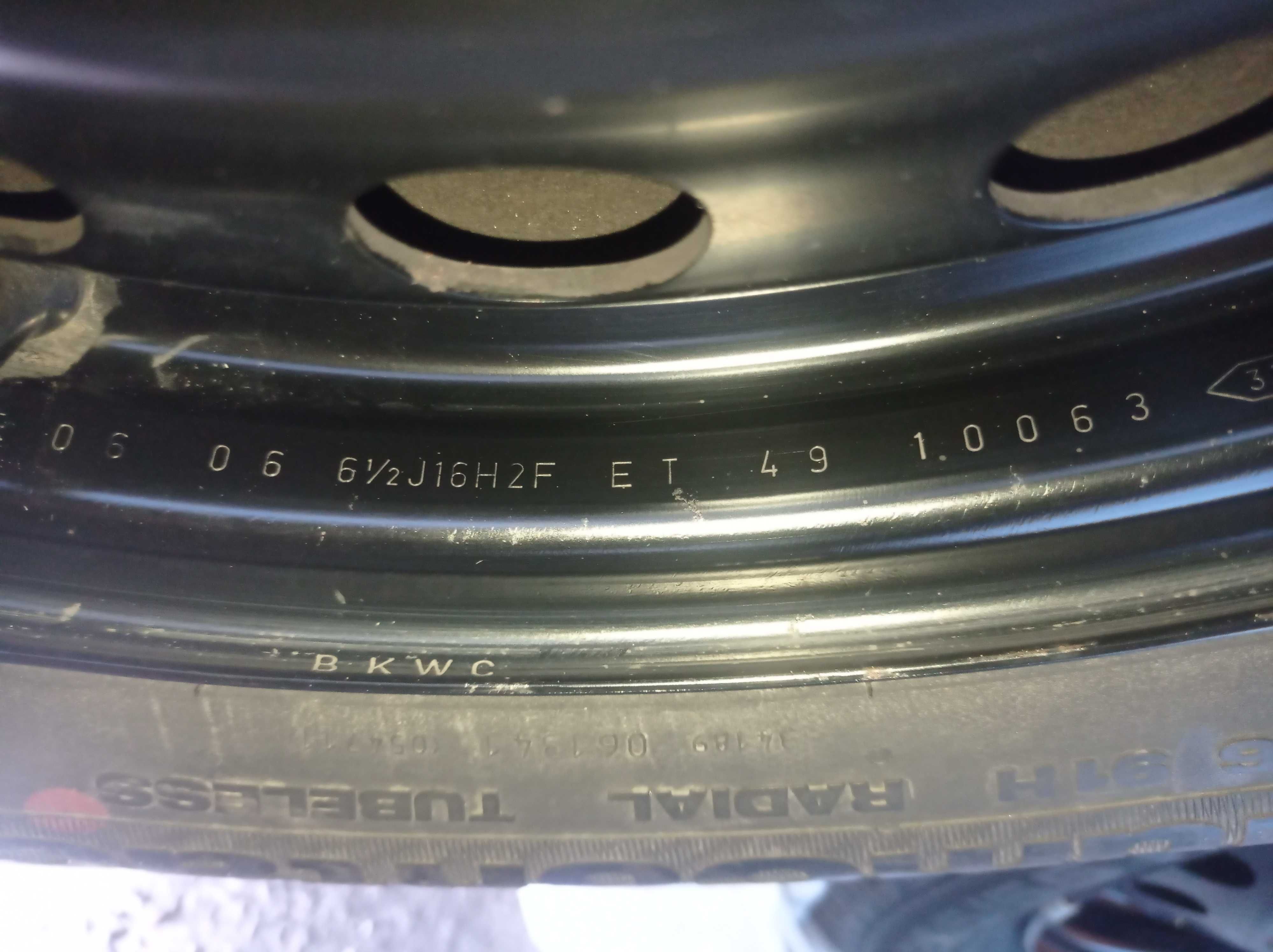 Резина с дисками 205 /55 R 16 Continental ( Германия ).