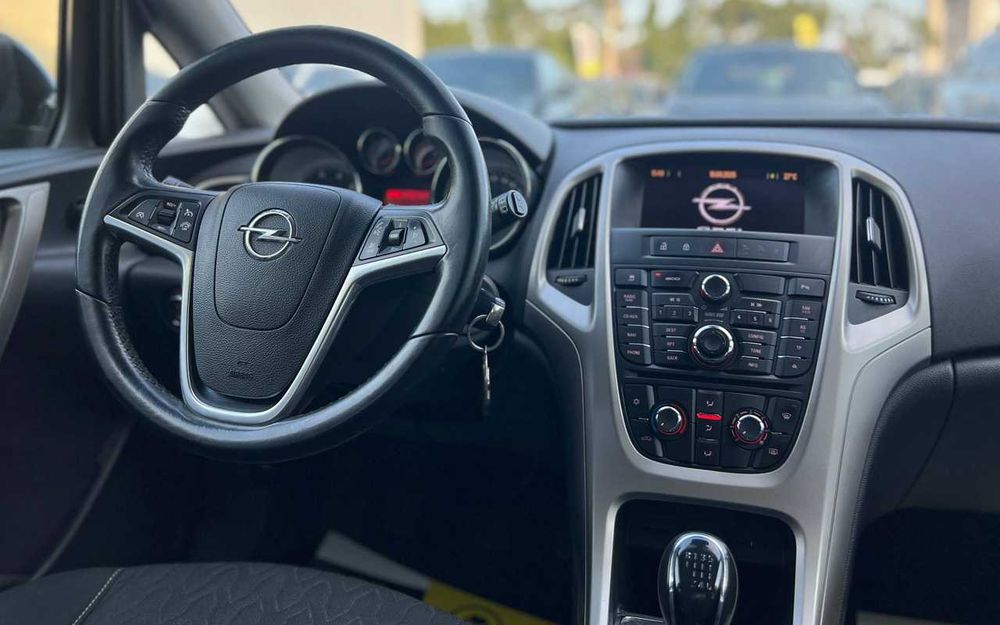 Opel Astra  2013