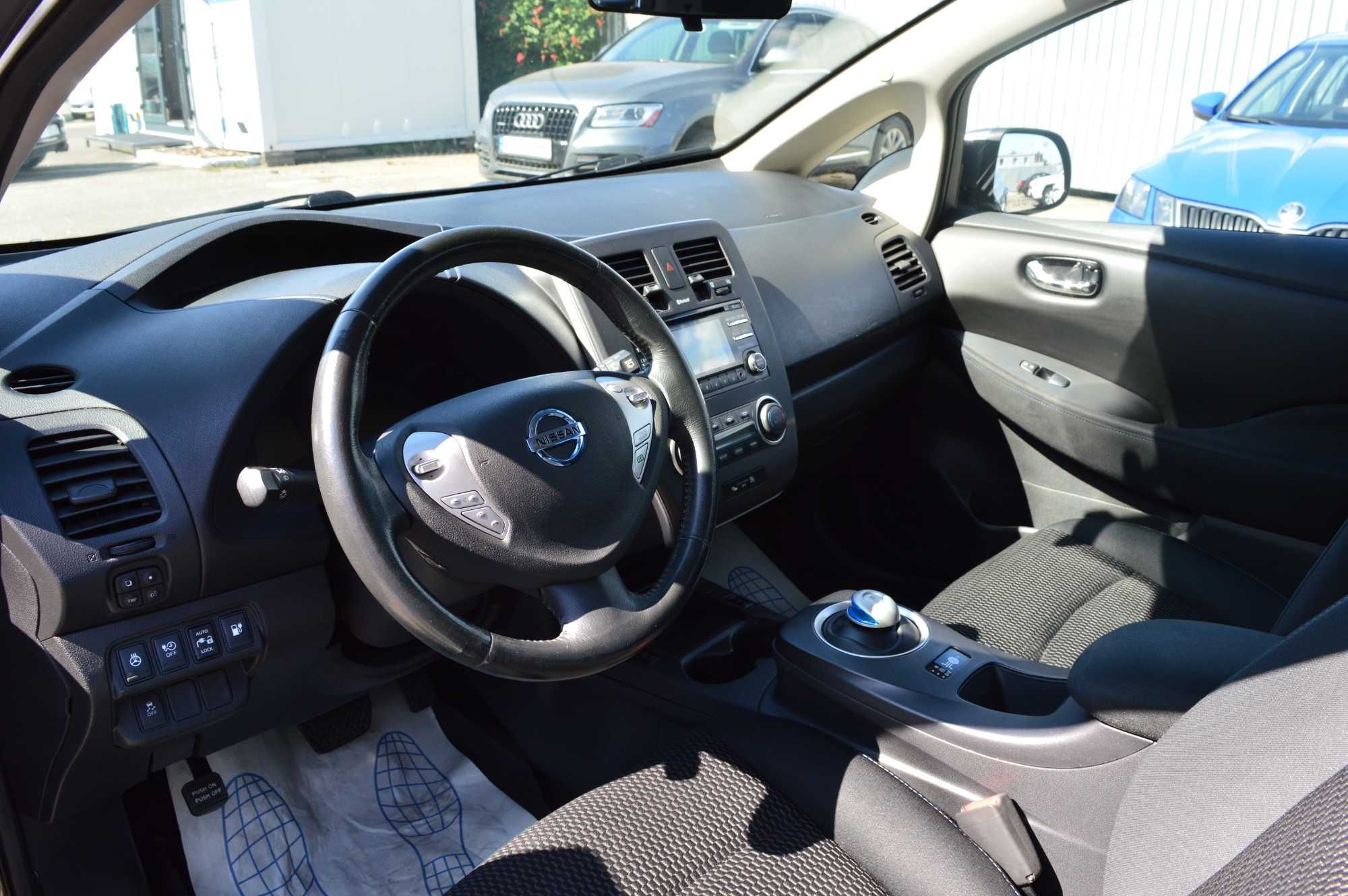 Авто Nissan Leaf 2015 24кВт