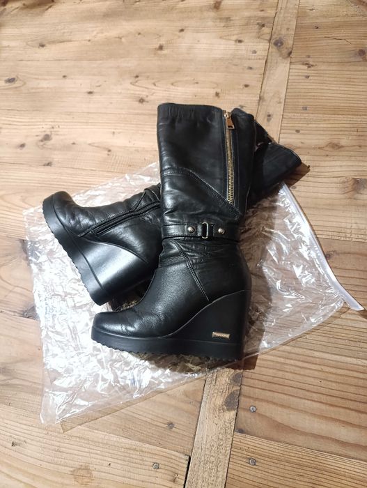 Чоботи жіночі зимові з натуральної шкіри утеплені овчиною