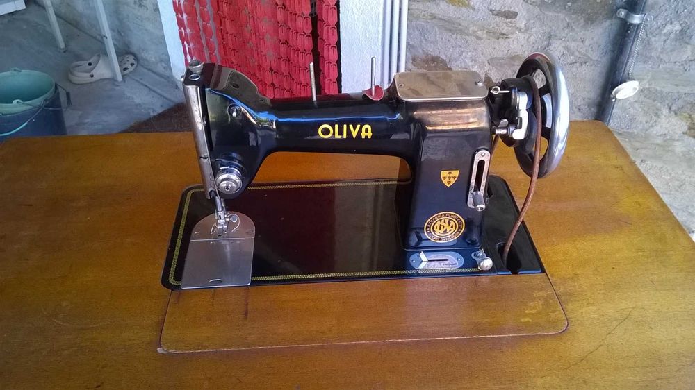 Maquina de costura OLIVA