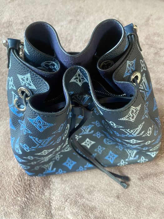 Torebka skórzana granatowa do ręki odpinaną rączka wzory ściągacz