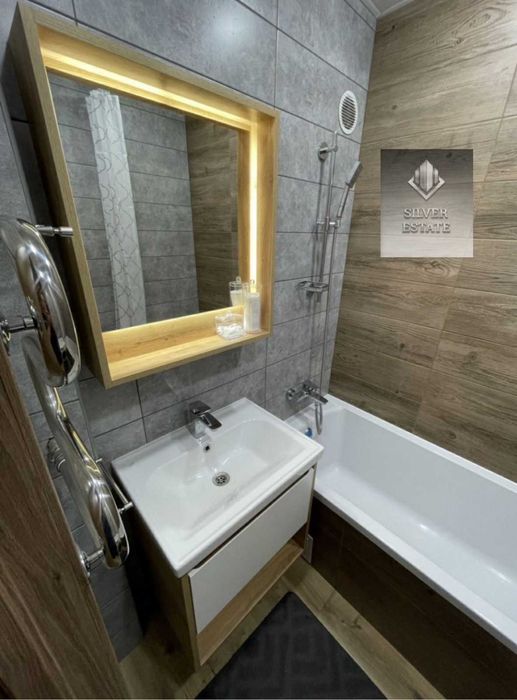 Продається 3х кімнатна квартира по Автозаводській.