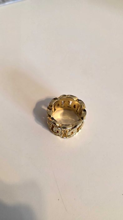 Anel em cor dorado