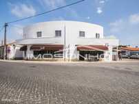 Edifício com comercio e habitação