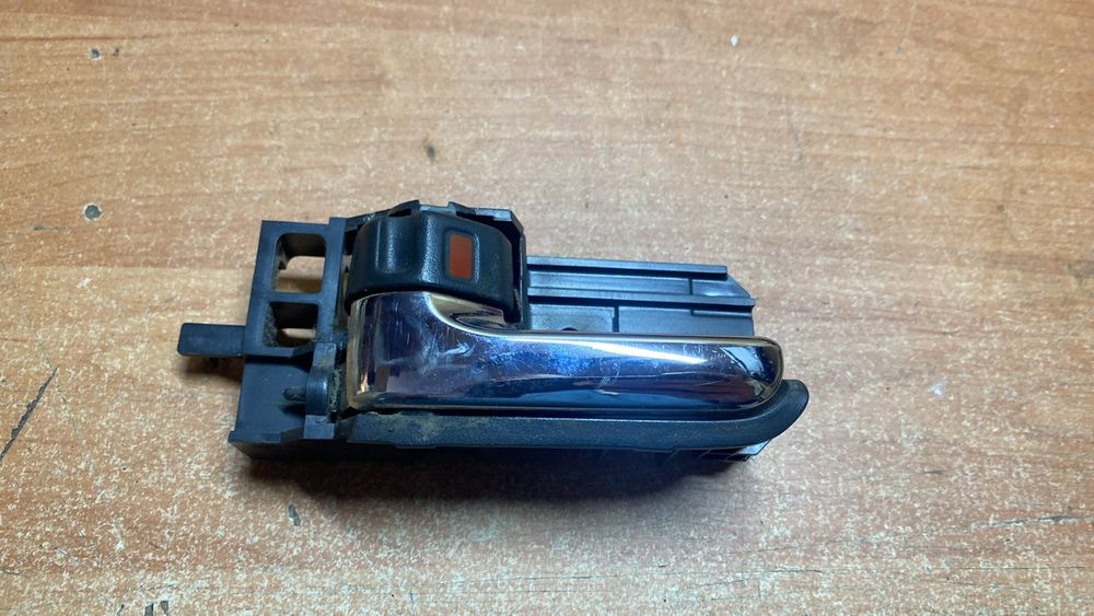 Внутрішня ручка відкривання дверей Тойота Авенсіс т25 права та ліва