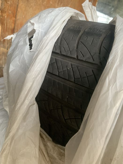 Продам комплект 235/60/18