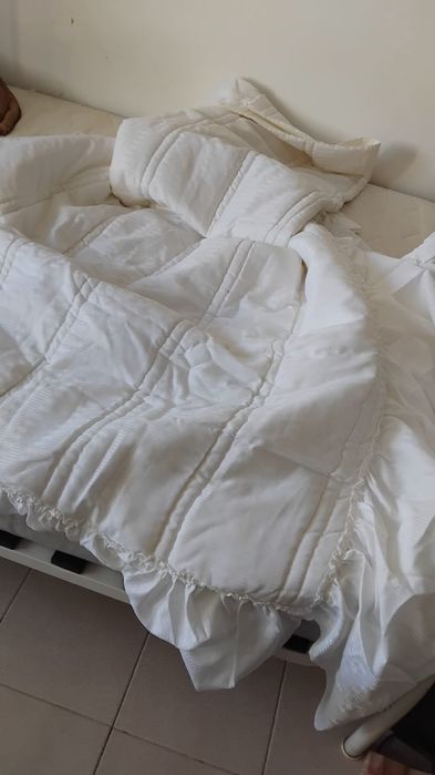 Colcha casal e fronhas com folhos vintage antiga branca
