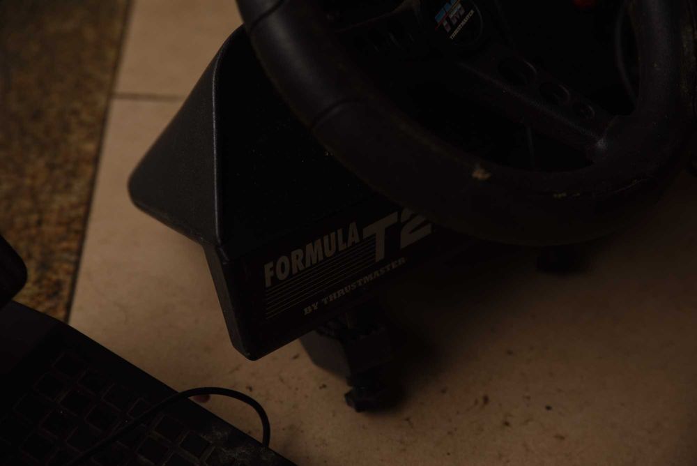 Volante para pc ou playstation thrustmaster
