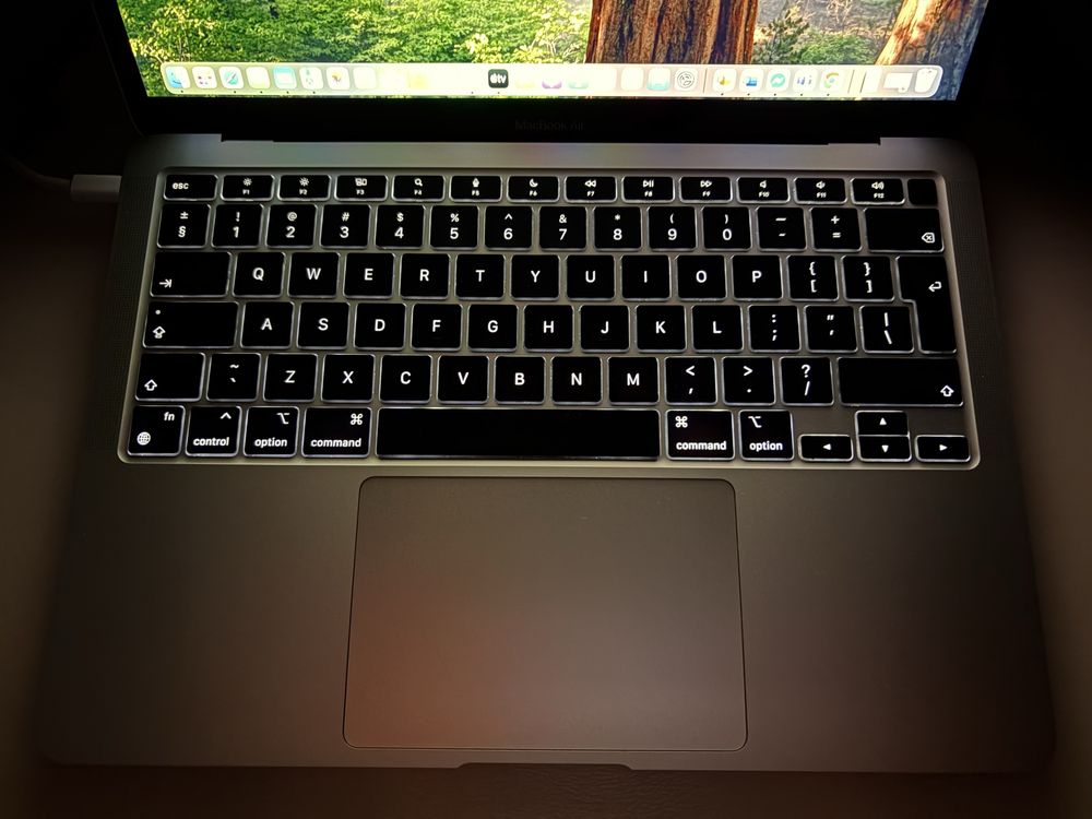 MacBook Air M1/16GB/256GB - stan idealny (37 cykli, bateria 96%)