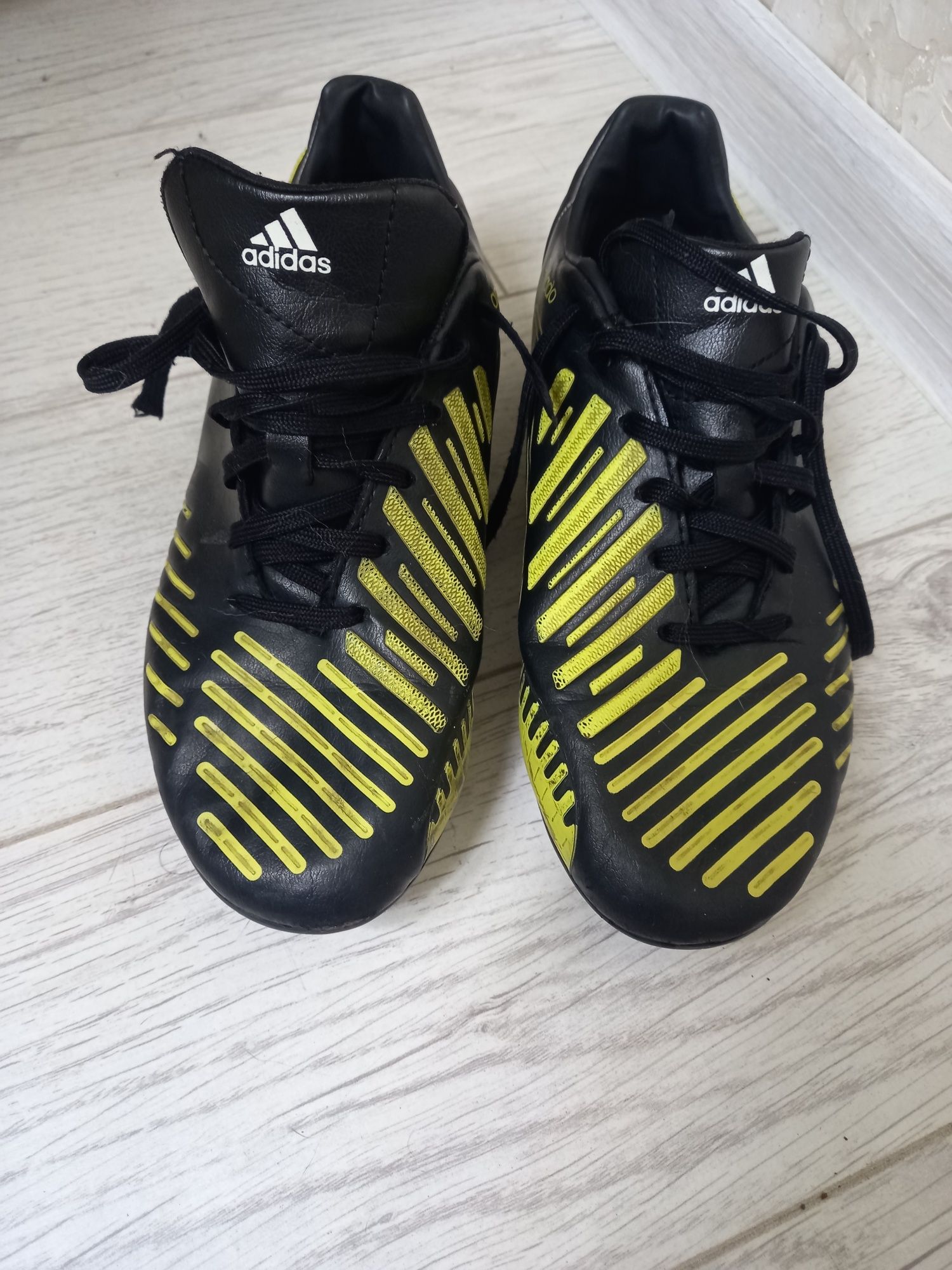 Гарні бутси Adidas 38