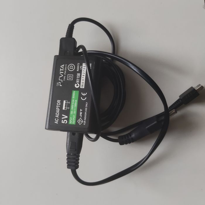 Konsola PSVita OLED 1004 + Ładowarka i Karta pamięci 4GB