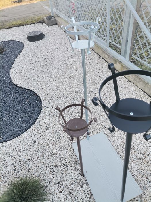 Kwietnik wbijany do ziemi