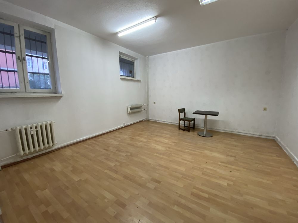 Lokal w ścisłym centrum, witryny okienne, parter