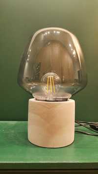 Lampa szklano-betonowa