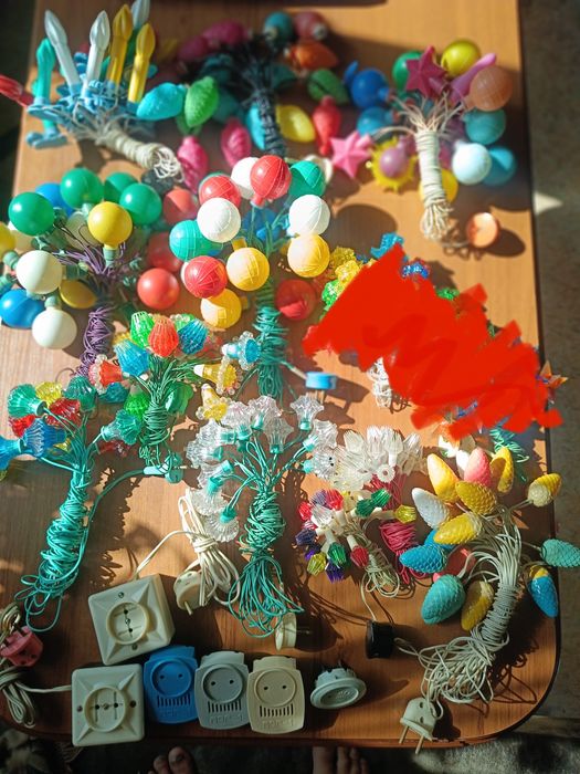 Продам гирлянды советского периода, а также лампочки на 13.5 в 0.16 А