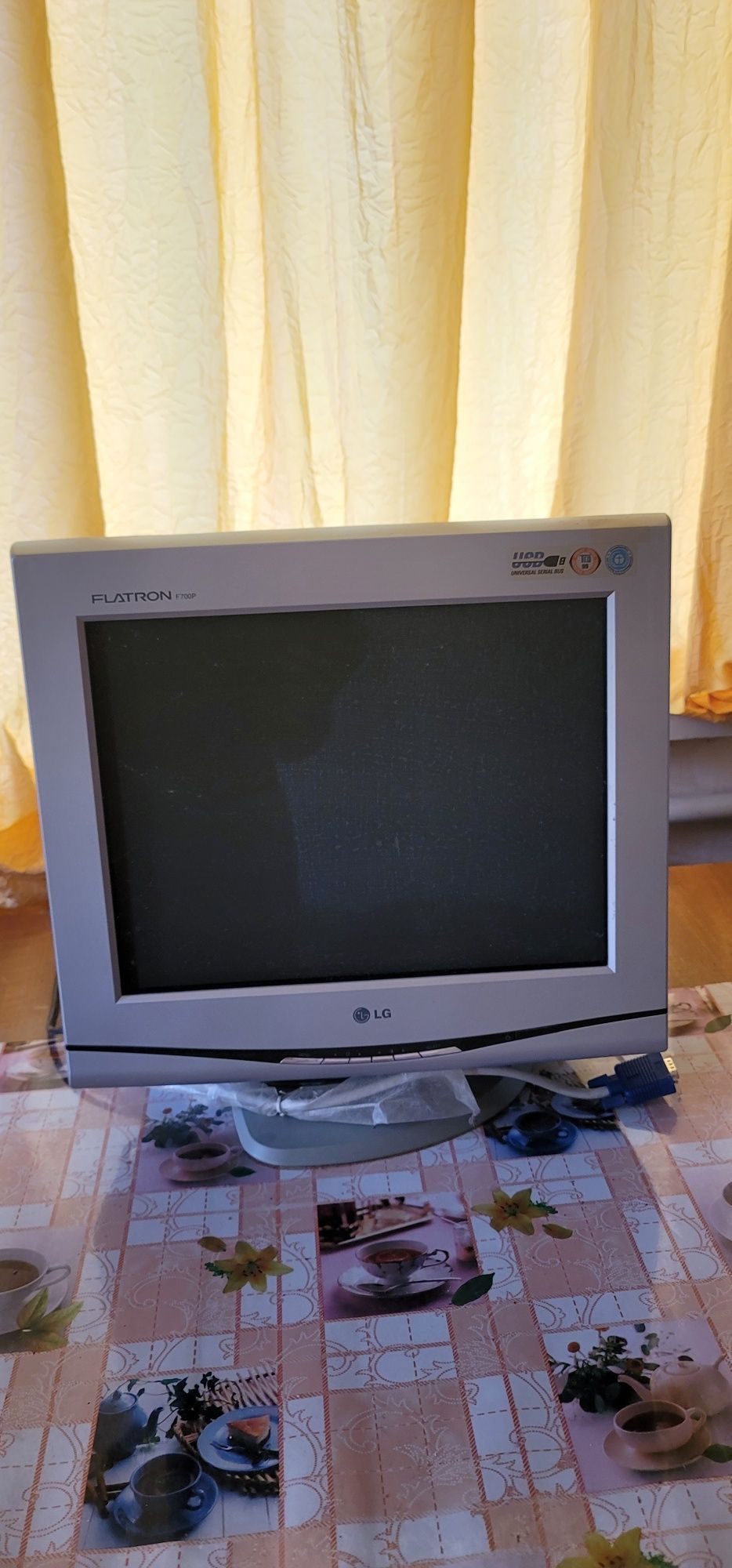 Монитор LG f700p