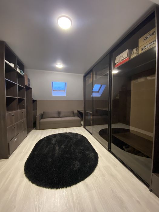 Будинок з басейном