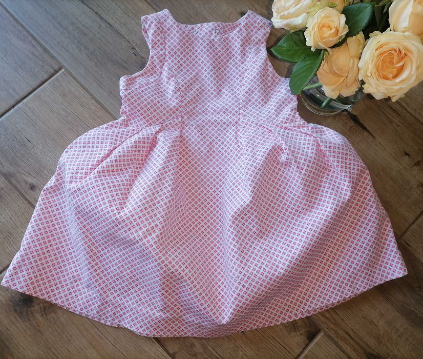 Рожева сукня для дівчинки