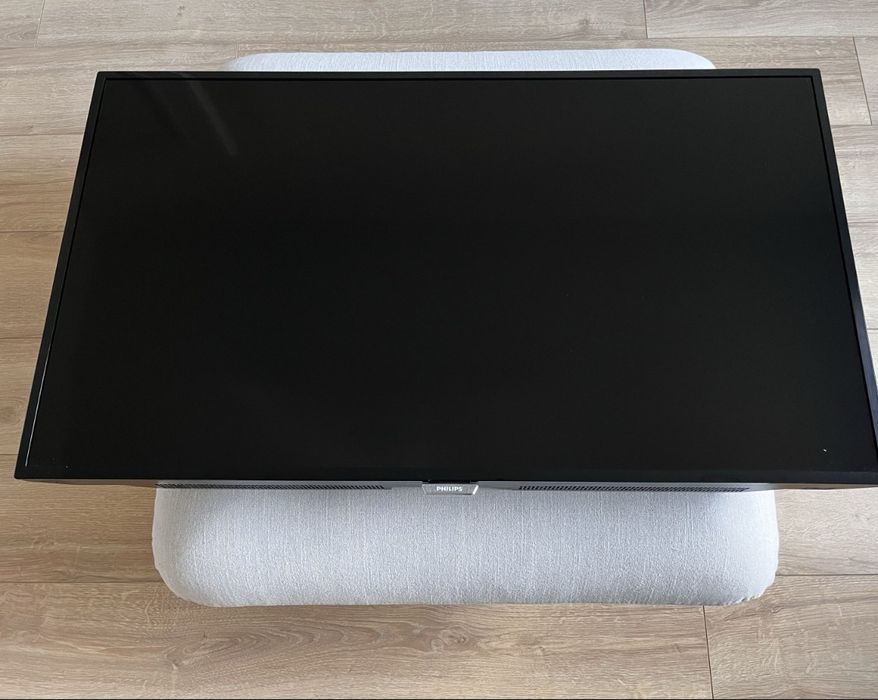 Phillips 40 cali 4K Ultra HD Smart TV, Android Tv, Google Play Store,