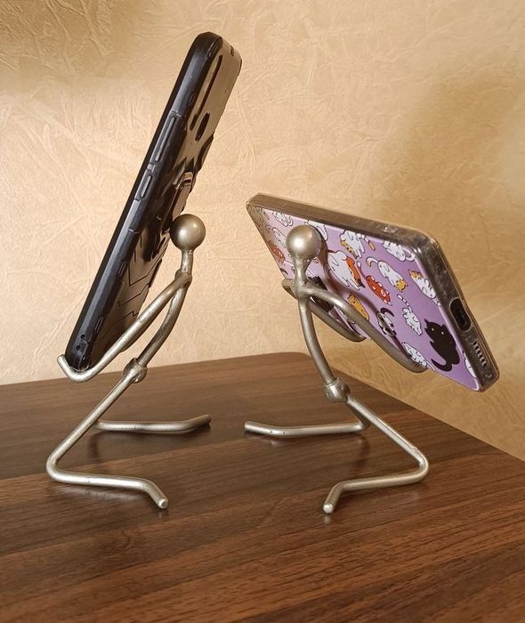 Підставка металева, деревʼна під телефон