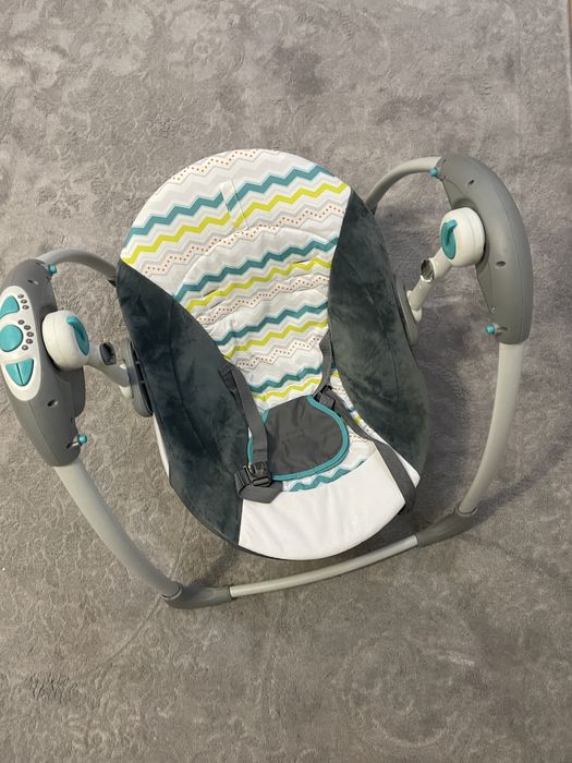 Музична крісло-гойдалка для малюка від 0+