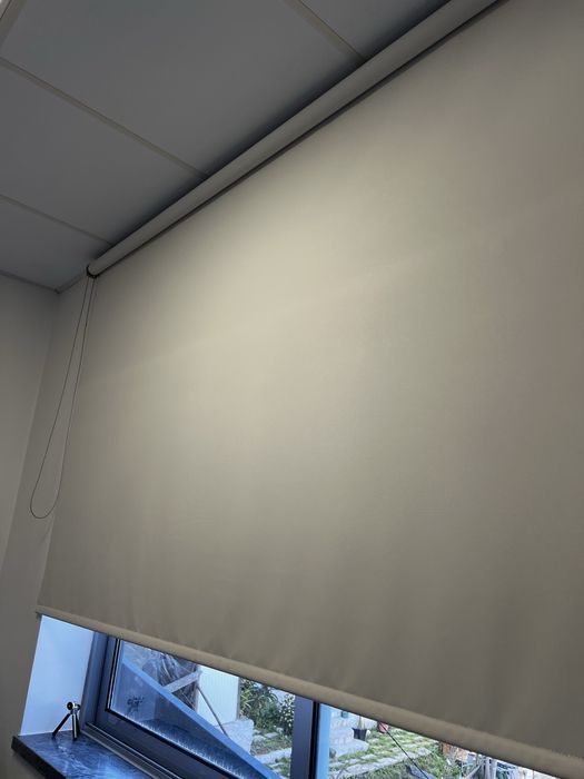 Estore de rolo. Comprado ha um ano.