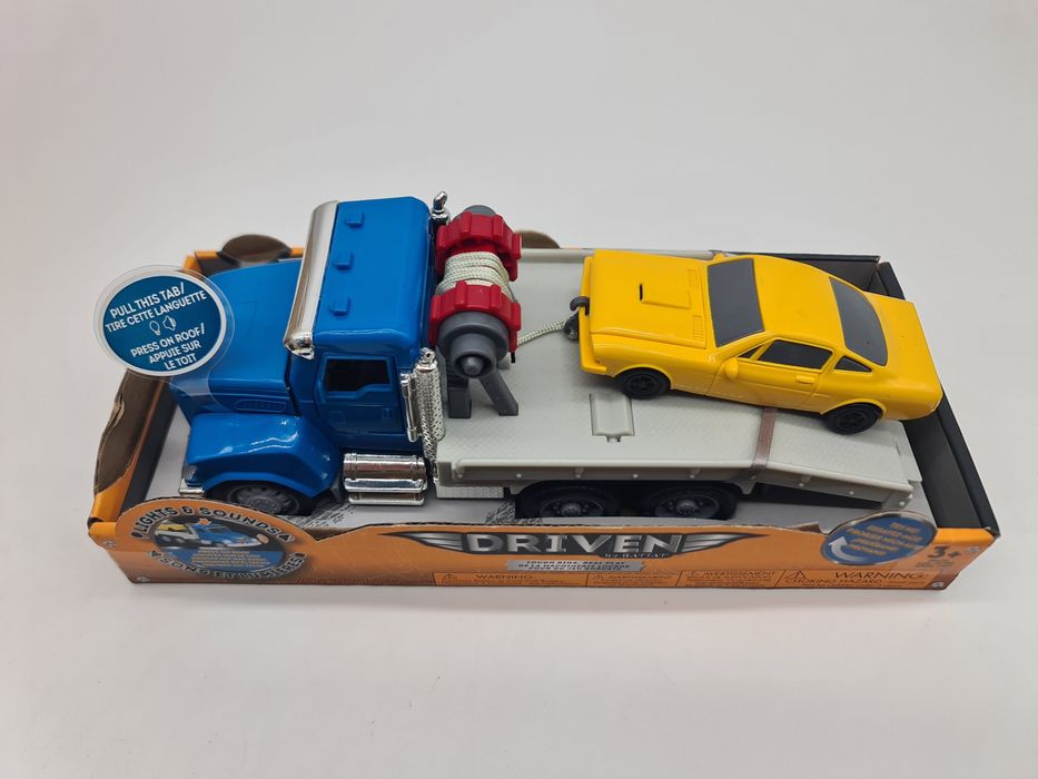 Brinquedo camião reboque com carro - novo