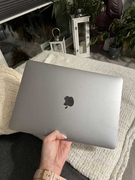 MacBook Pro 13 A1708 i7 16GB RAM 256GB SSD