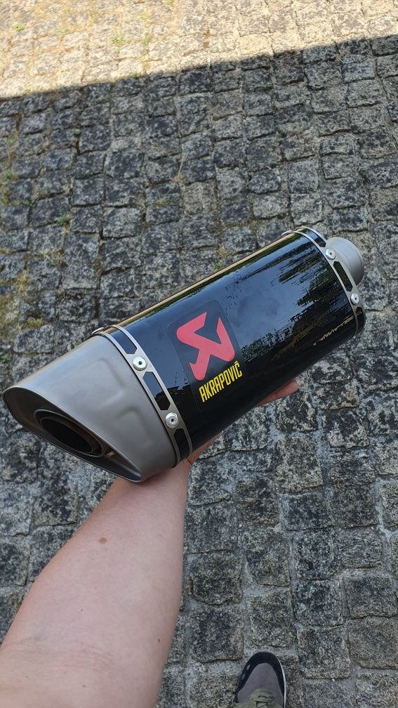 Akrapovic racing line