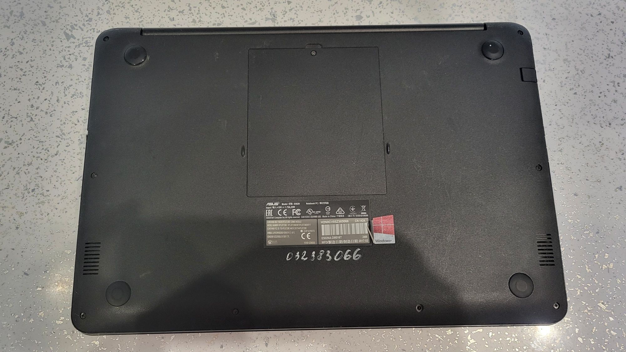 Ноутбук Asus E502N