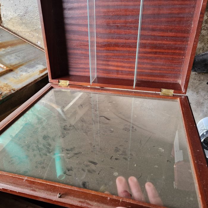 Vitrine antiga de madeira