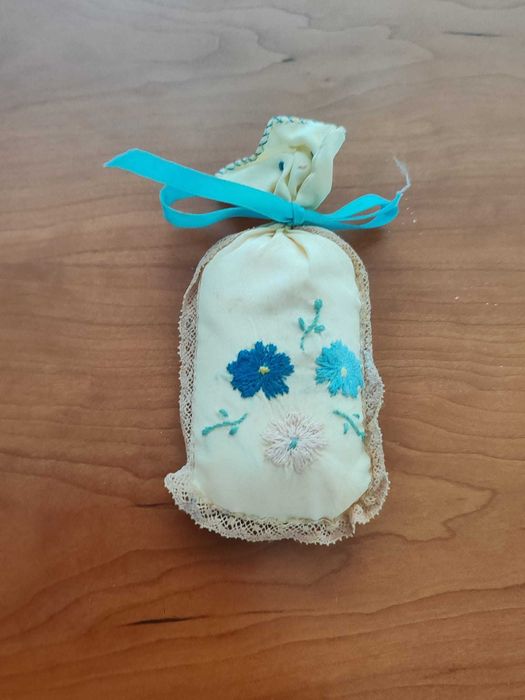 Sabonete com bolsa em cetim