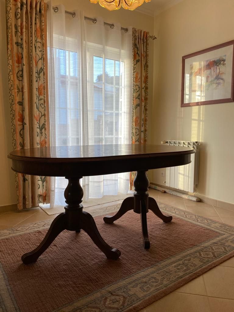 Mesa de Sala de Jantar em Madeira