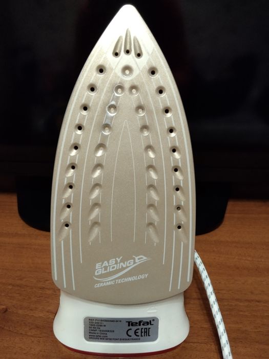 Продам Нову  Праску  Tefal з керамічним покриттям