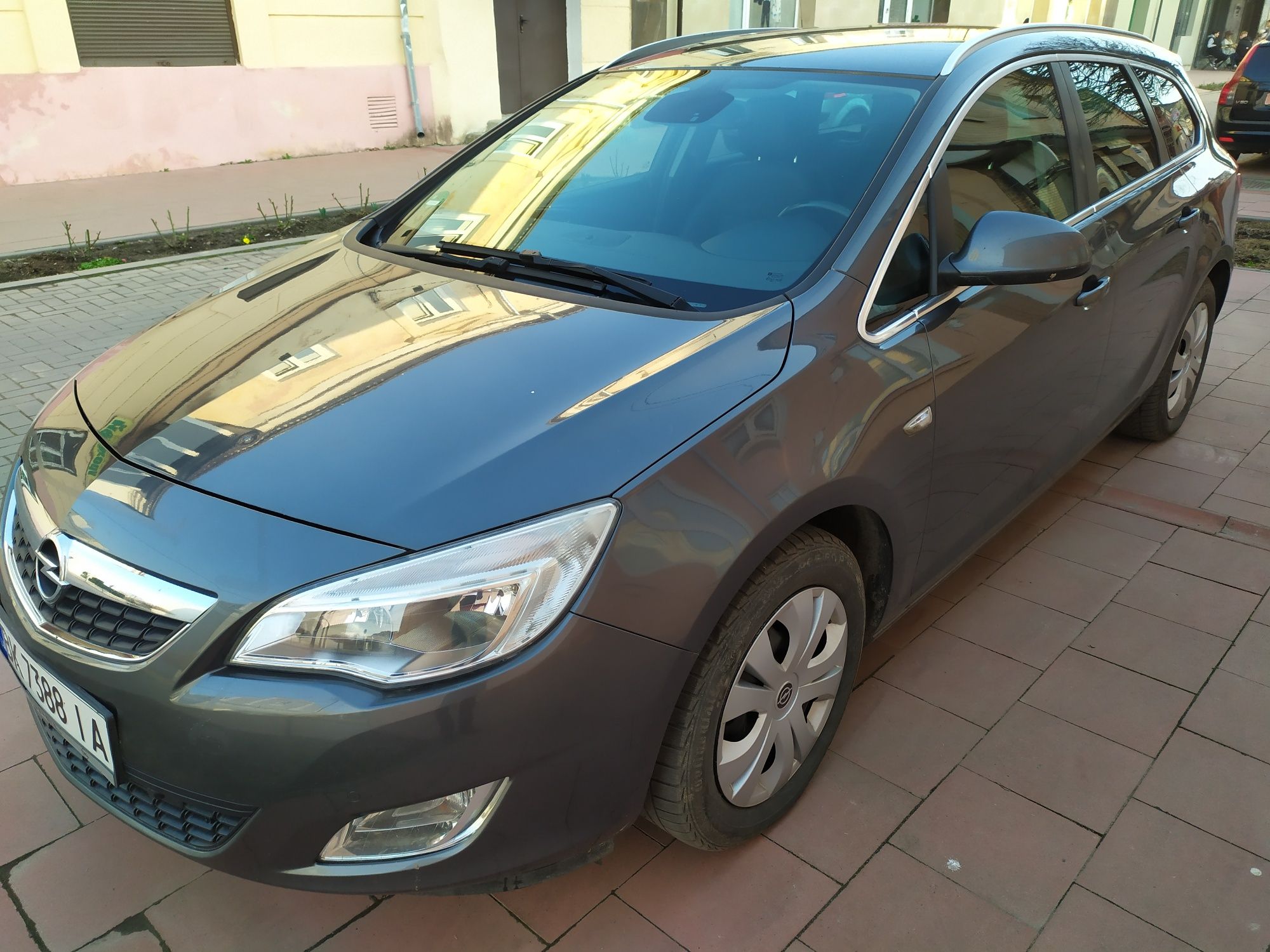 Opel Astra Sport Tourer J 1.3D 95hp 2011