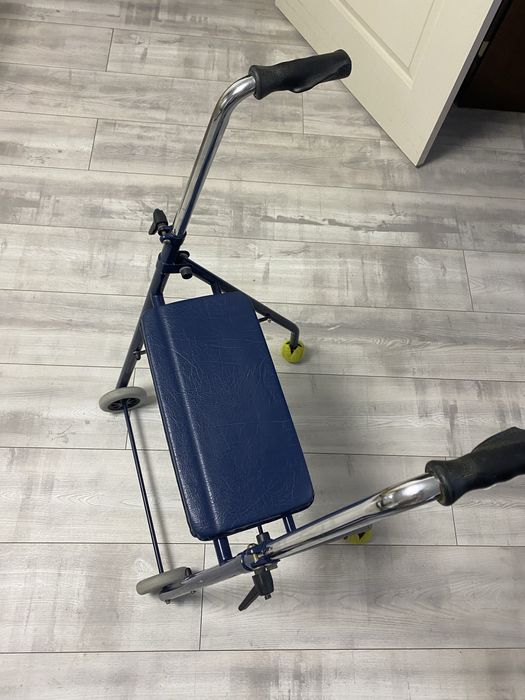 Ходунки для пересування людей з внвалідністю