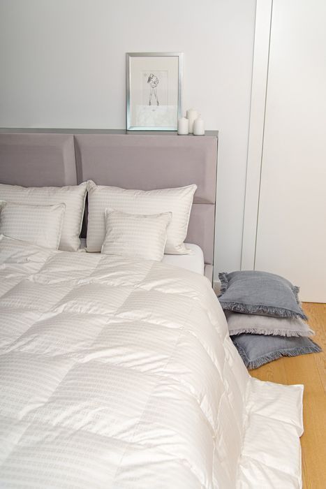 Kołdra AMZ SILVER PRESTIGE całoroczna, puch 100% 155x200  krem