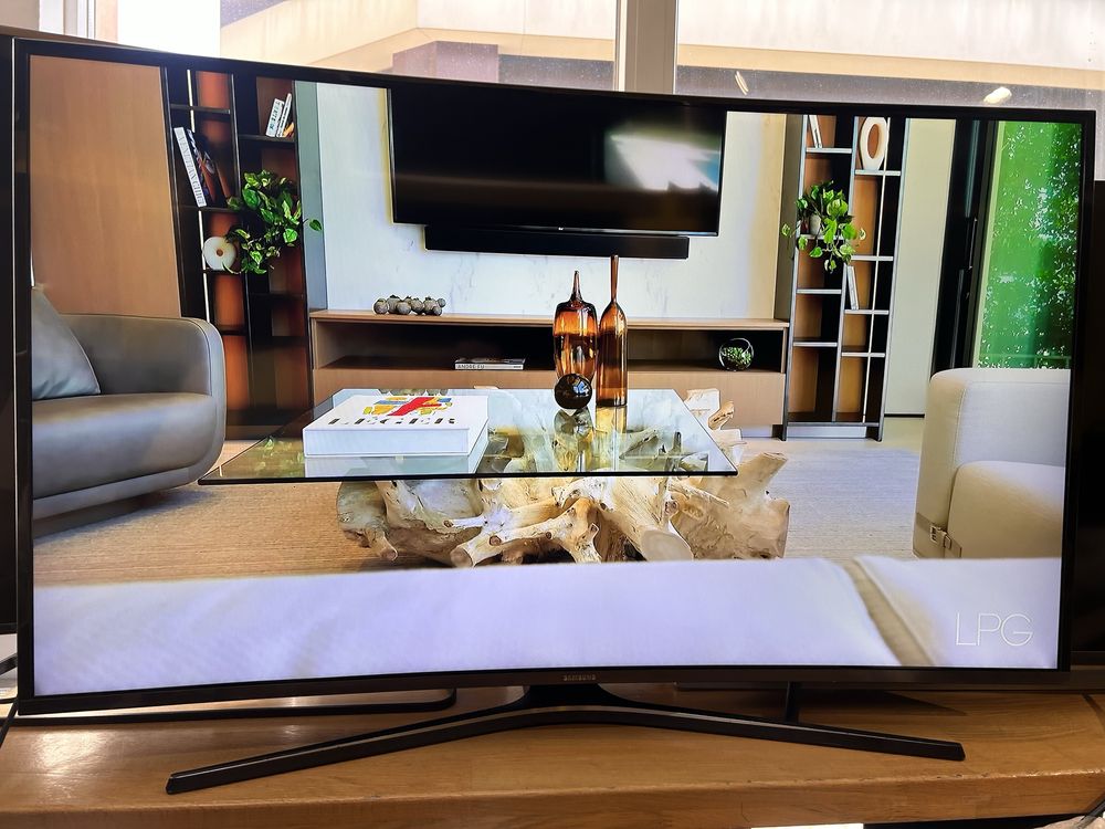 Вигнутий Телевізор 43” Samsung 43KU6650 (Curved)