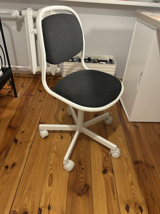 Krzeslo obrotowe do biurka dla dziecka ikea