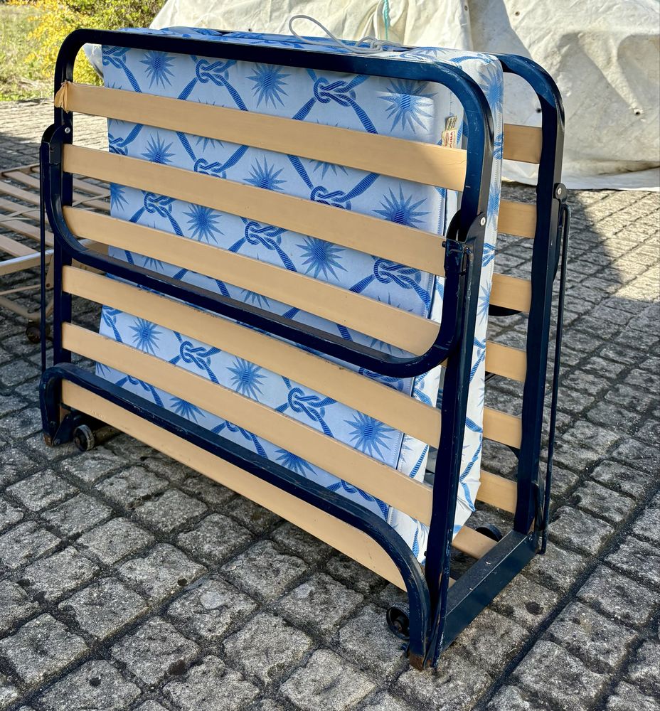 Cama dobrável com rodas - nova