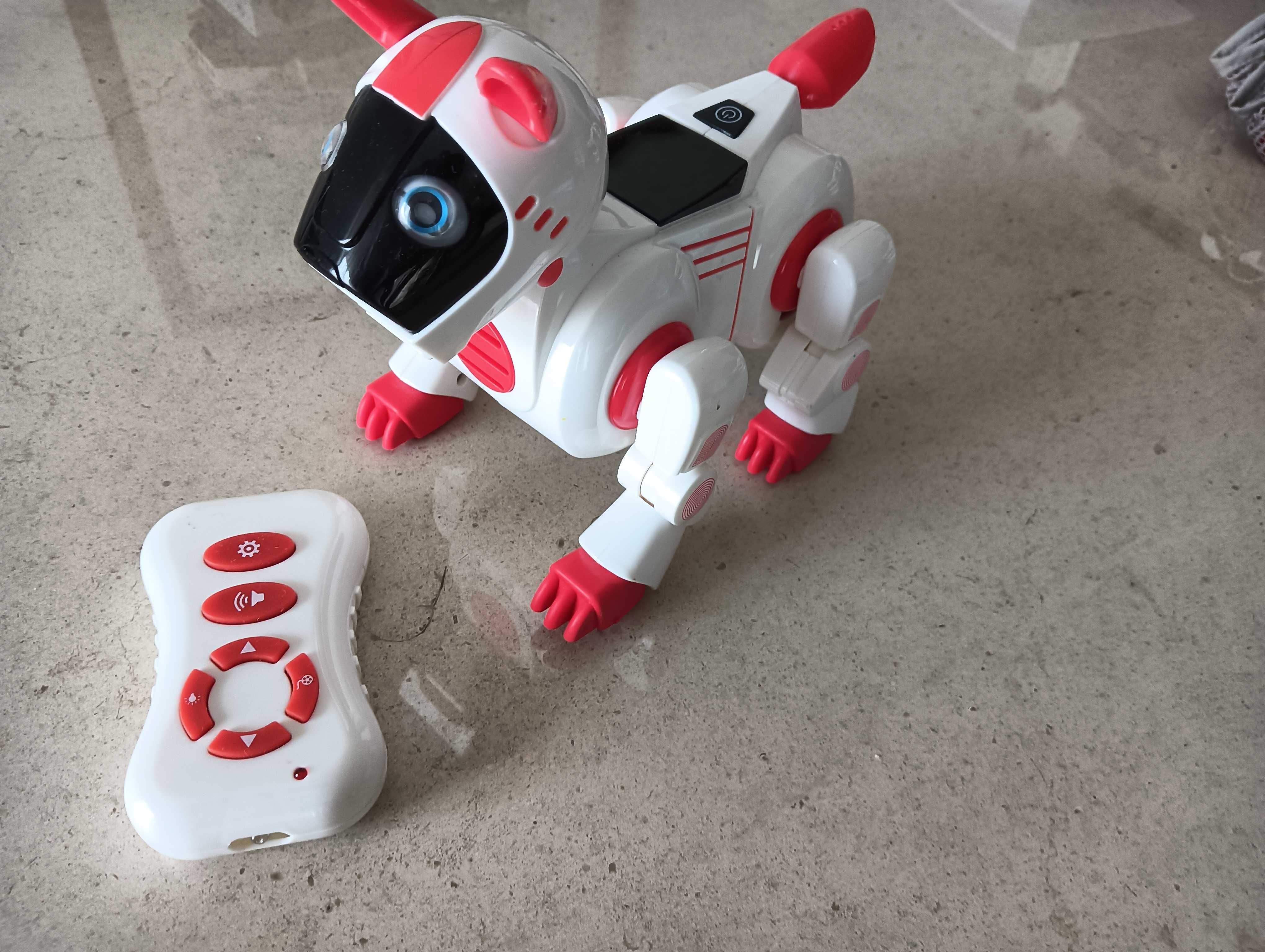 Cão robô telecomandado com várias funções