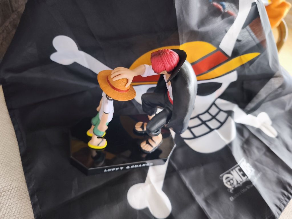 Figura Luffy & Shanks - Momento Icônico de One Piece - Para Fãs e Cole