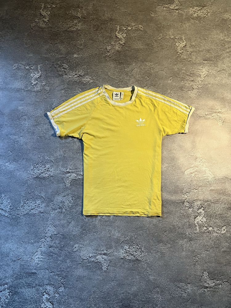 футболка adidas essentials