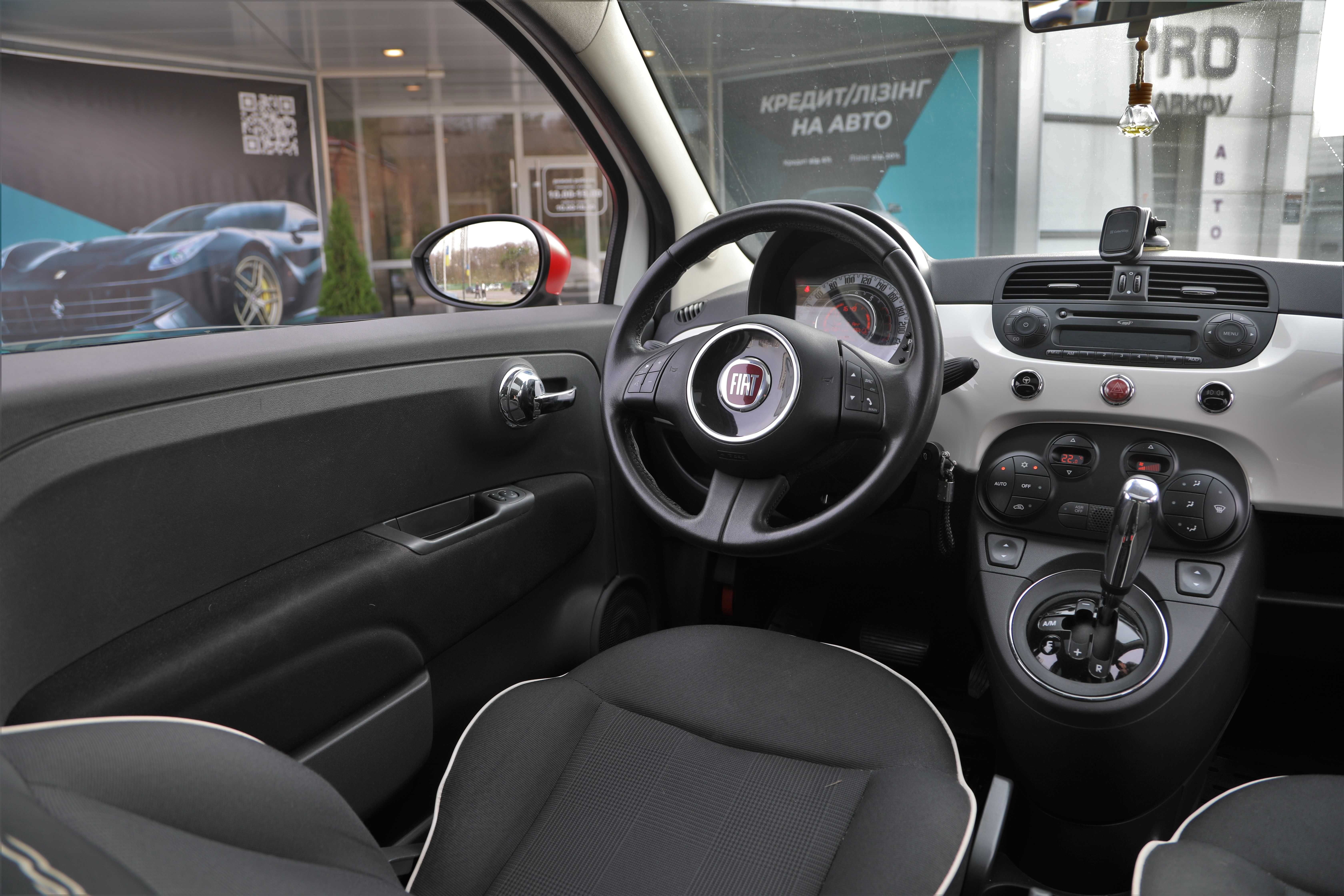 Офіційний Fiat 500 2015 року