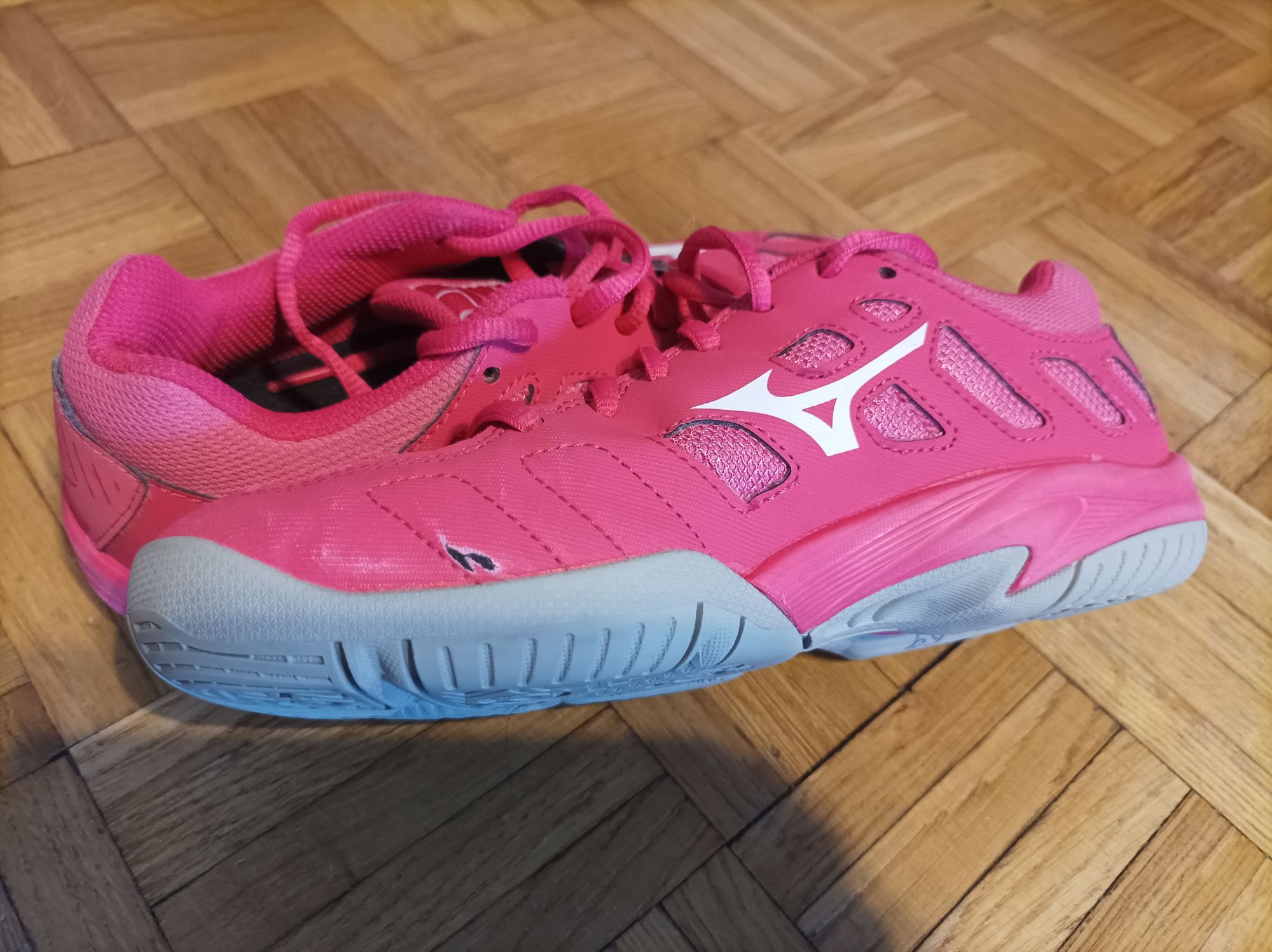 Mizuno Lightning star Z4