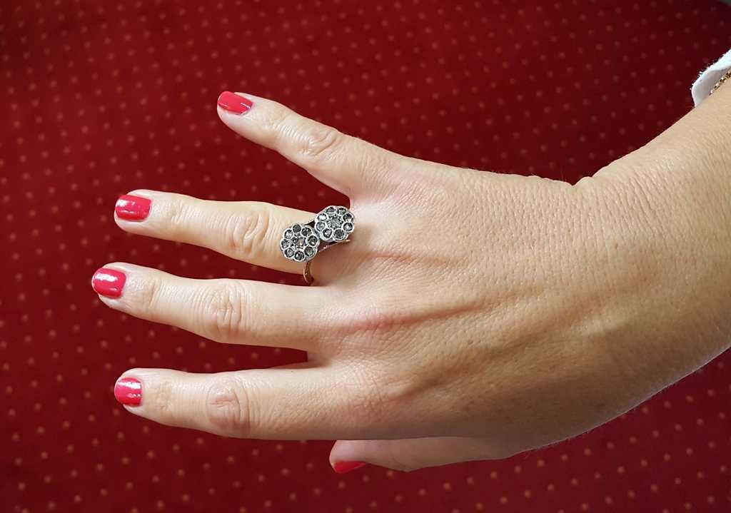 Złoty pierścionek z rautami diamentowymi 0,60 ct z ok. 1900 roku