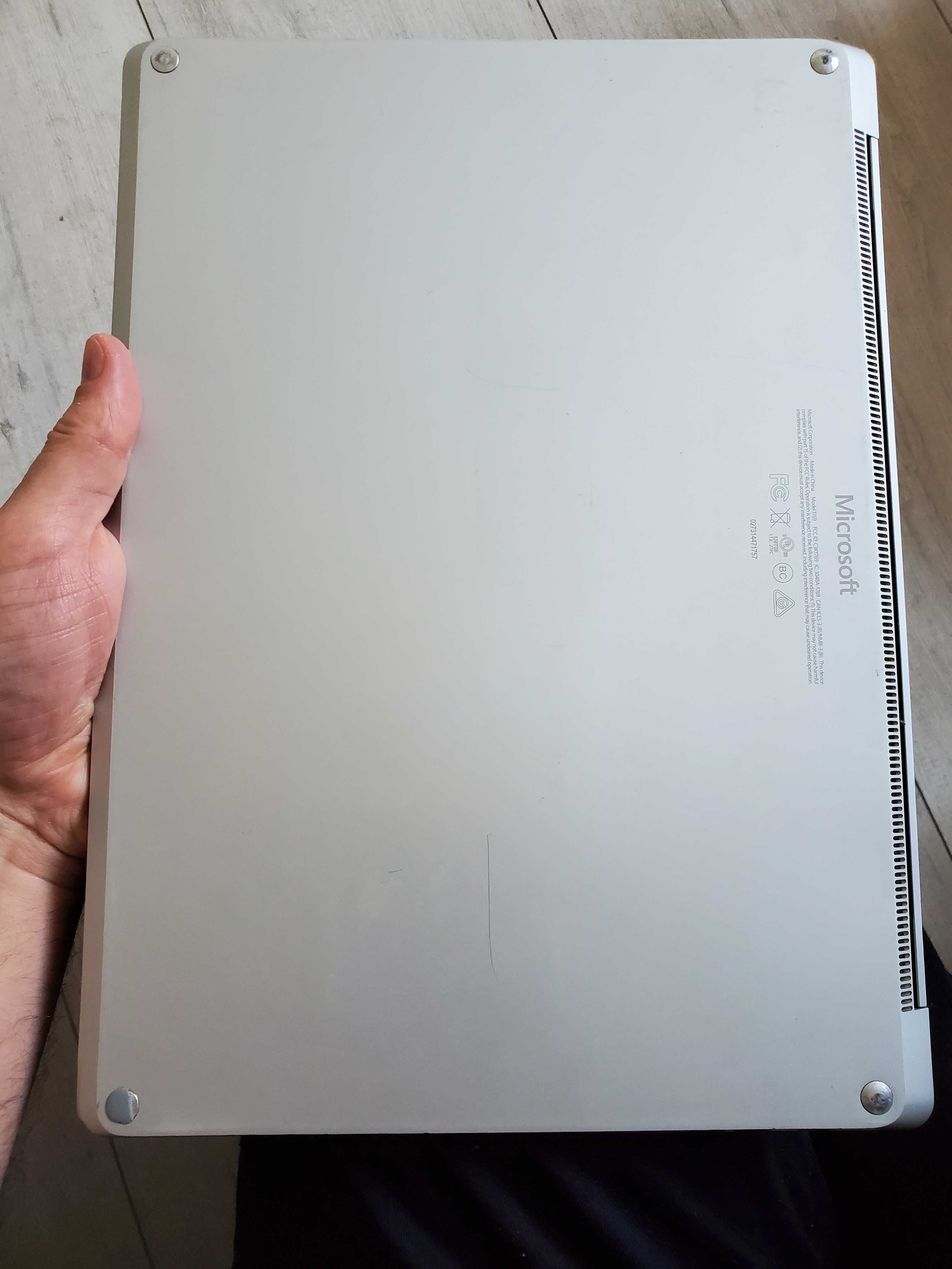Microsoft Surface Laptop - 1769 13.5" QHD i5-7200U SSD 128Gb RAM 4Gb