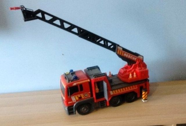 Camião de Bombeiros
Ilha pirata, carro da polícia, camião prisioneiros