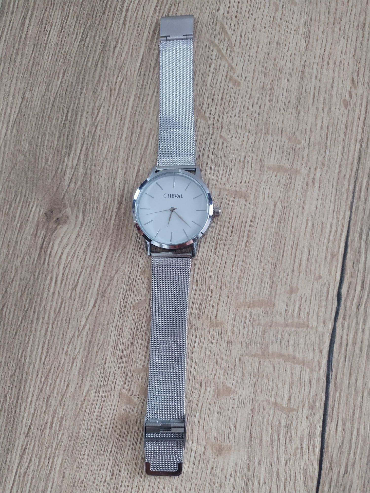 Zegarek damski nowy w kolorze srebnym